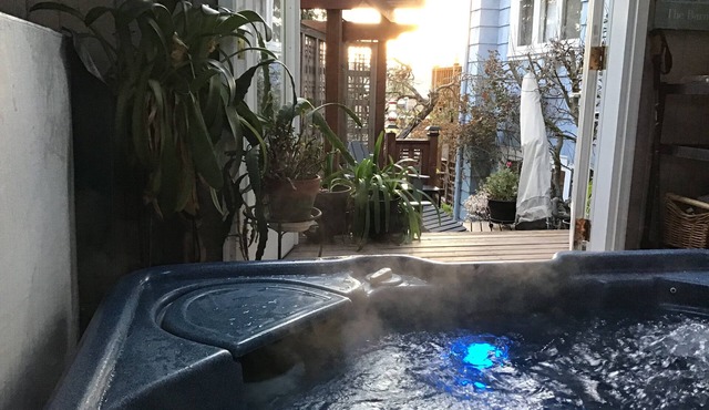 Cosmopolitan Studio in Upscale Historic Neighborhood