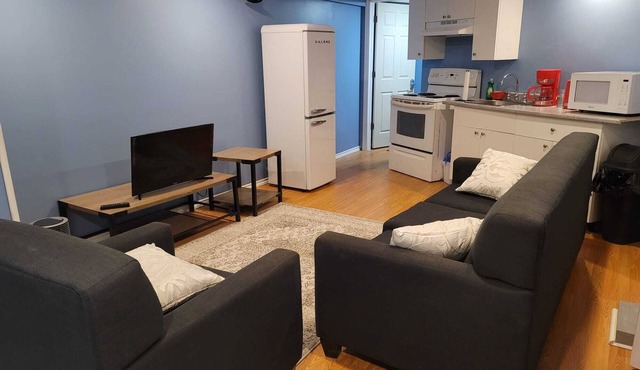 Cosy Basement Apartment on the East side.