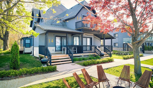 Cottage 14: Beachfront Cottage Escape