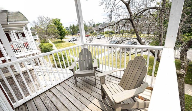 Cottage Cozy Haven king bed Suite - pullout couch.