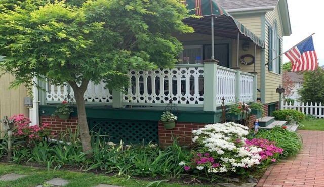 Cottage in the Historic District