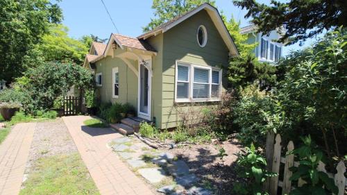 Cottage On Cambridge