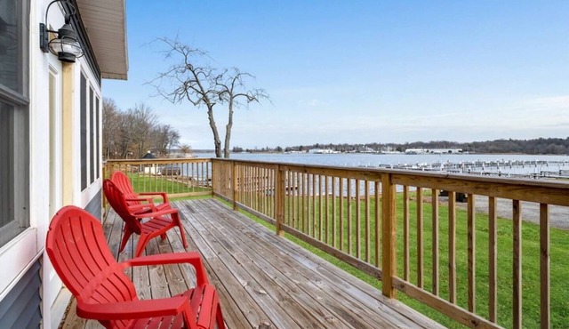 Cottage on White Lake with private dock