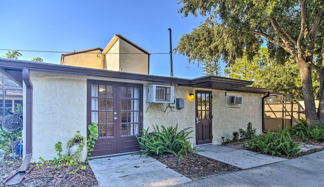 Cottage w/ Fire Pit ~ 3 Mi to St Pete Beach!