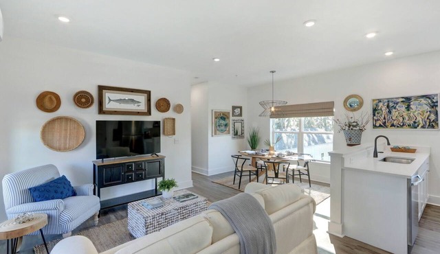Cotton Bleu- Coastal Convenience & Close to SAV by Lucky Savannah