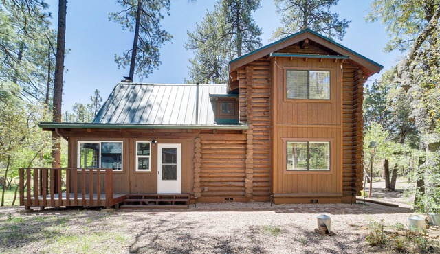 Covered Deck, Private Acreage: Log Cabin in Pine