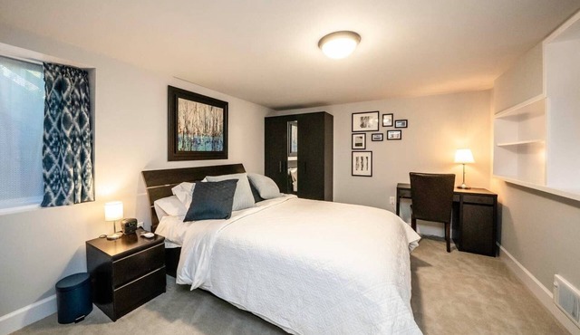 Cozy 1-bedroom apt overlooking Puget Sound, Olympic mtns, Alki Beach, Seattle