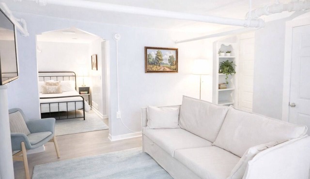 Cozy 1Bdrm Great Location Fast Wi-fi