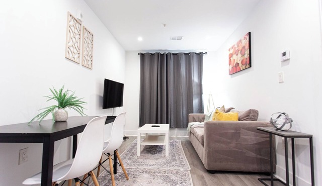 Cozy 1BR in Petworth with Fast Wi-Fi & Walk to Shops