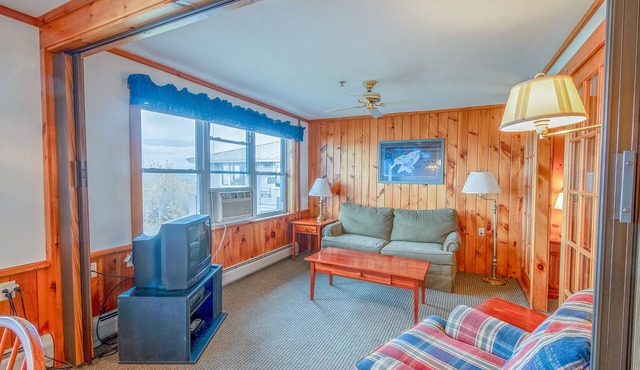 Cozy 1BR Lodge – Fall & Winter Retreat in Jackman