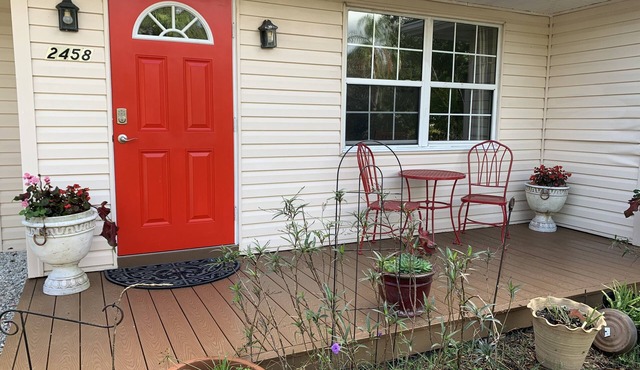 Cozy 2 Bed, 1 Bath cottage close to Downtown Sarasota and the Beaches