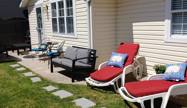 Cozy 2 bed, 1 full bath private cottage, 10 min. walk to Wildwood beach & boards