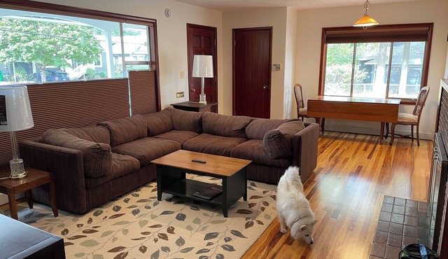 Cozy 2-bedroom cottage near McMenamins Kennedy School in Lovely Neighborhood
