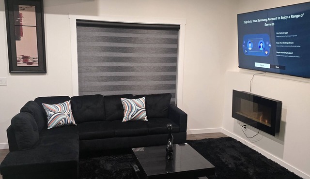 Cozy 2-Bedroom Suite: 5 Minutes Walk To Chestermere Lake