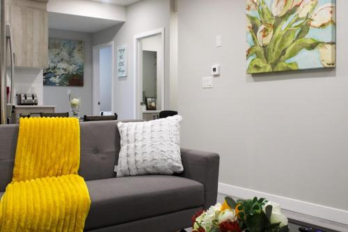 Cozy 2-Bedroom Walkout Basement Suite