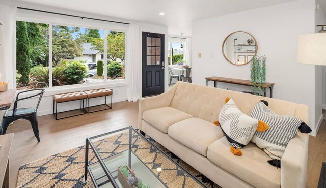 Cozy 2BR Lower Unit @DT Kirkland | Walk to Lake