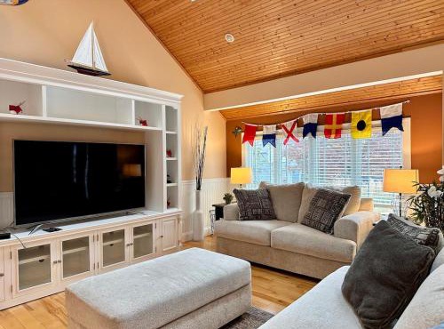 Cozy 3BR Annapolis sleeps 6 Private Deck, Parking