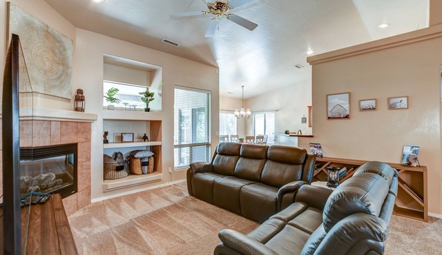 Cozy and Serene Family Private House - Pet Friendly