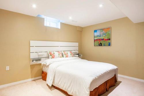 Cozy basement apartment in Newmarket