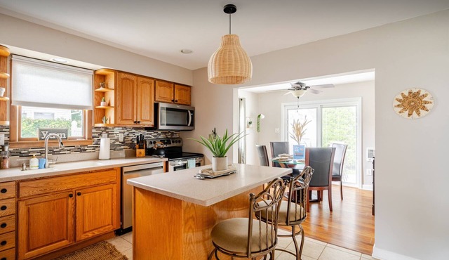 Cozy Beach House – Minutes from Best Sunsets and Wineries! Baby & Kid Friendly