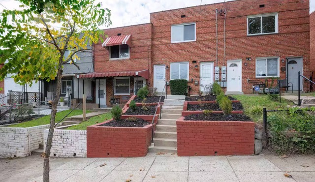 Cozy Brentwood Suite, Fully Furnished Home in Washington, D.C.