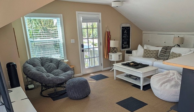 Cozy Cabana .walk to the beach and St Armand's Circle!