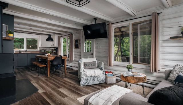 Cozy Chalet, Hot tub, Kayak, near Tremblant