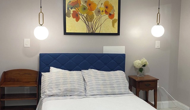 Cozy Comfortable 1-Bedroom Stay in Beautiful New London/Couples & Solo Traveler