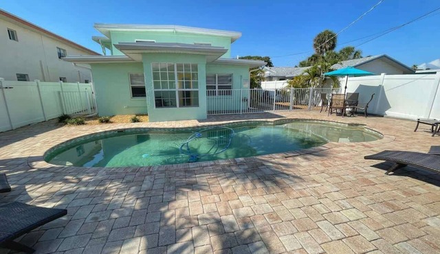 Cozy Cottage 1BR w/sun room, 3 min walk to beach
