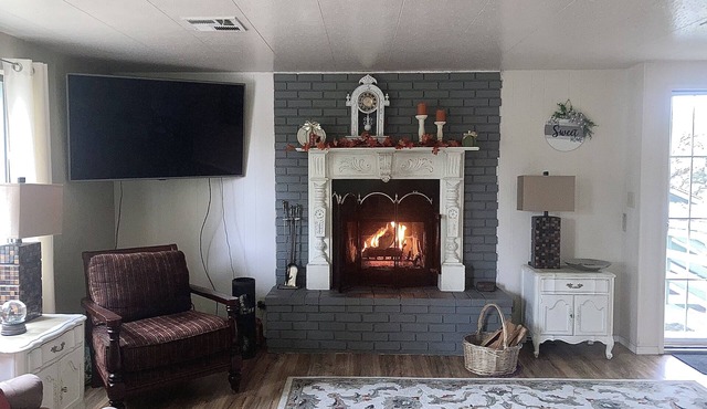 Cozy cottage in the pines, quiet and close to town.