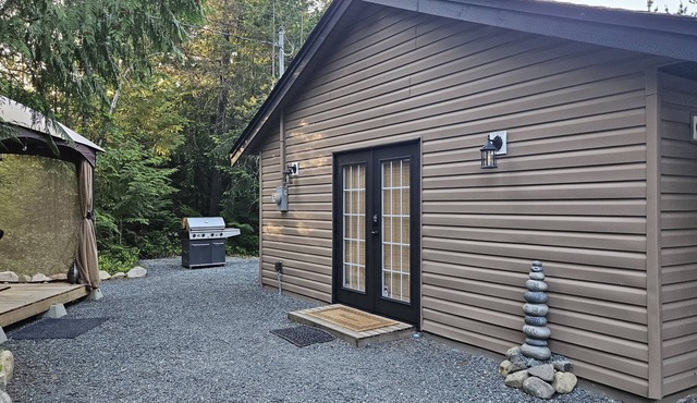 Cozy Cottage, Minutes from stunning waterfalls and beautiful beaches!