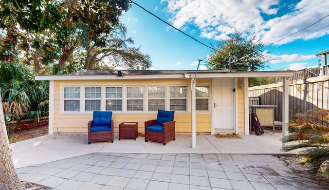 Cozy cottage with W/D, dog friendly & close to beach - Shared Outdoor