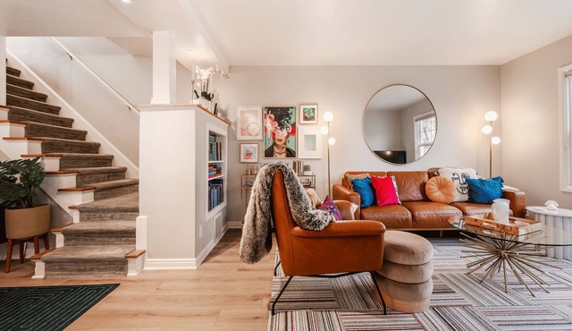 Cozy Downtown Retreat - Conference Center Home