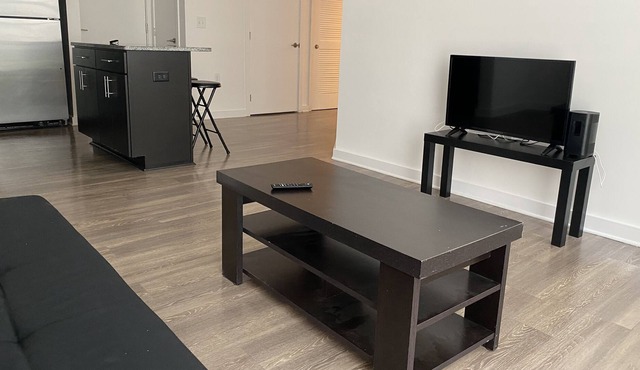 Cozy home minutes away from the metro!
