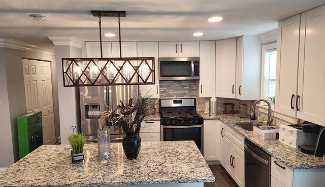 Cozy house located 20 minutes from National Harbor, MGM, Old Town Alex.Va