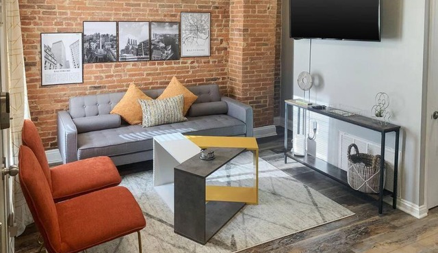Cozy Modern Apt in the Heart of Fells Point!