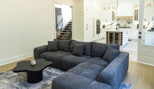 Cozy Modern Family Home | 5 Bed | 5 Bath | Close to Bluffs and Downtown!