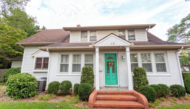 Cozy Pines Cottage: 5-Bedroom Retreat, Steps to Rehoboth Ave & Beach!