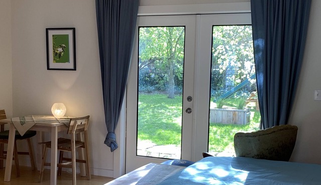 Cozy private studio cottage under the trees