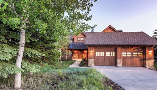 Cozy Promontory Cabin with incredible resort views