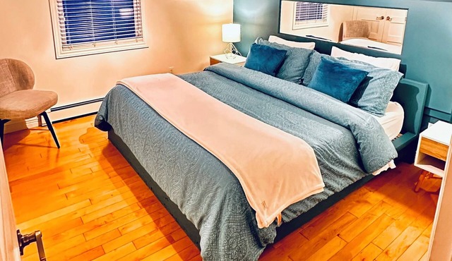 Cozy, Relaxing, Center City Retreat with Private Rooftop Deck!