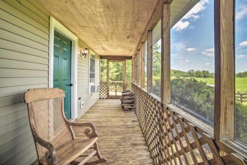 Cozy Rixeyville Cottage w/Deck, Grill, & Stabling