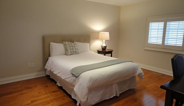 Cozy room on Thorncrest Road