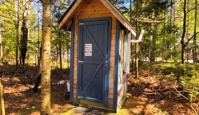 Cozy rustic quiet Lakefront Cottage. Excellent fishing to catch the big one.