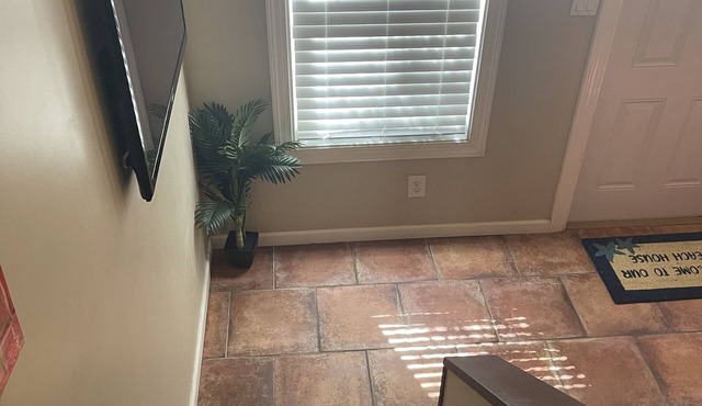 Cozy, private, Dog friendly Key West cottage 2/1. Close to the BEACH.
