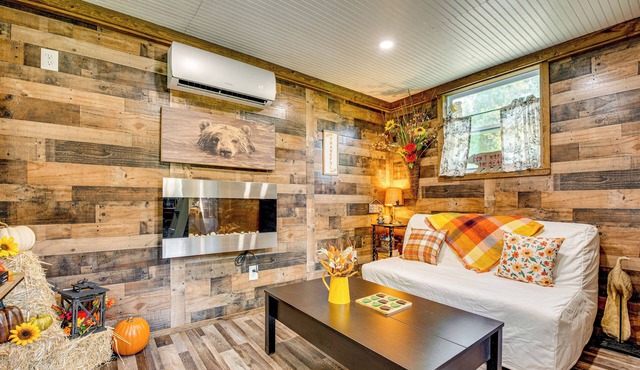 Creek Access, Fire Pit & Grill: Summerville Studio in Armuchee