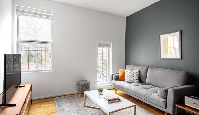 Crisp Dupont Circle 2BR nr. U Street, Metro & Glen’s Mkt, by Blueground