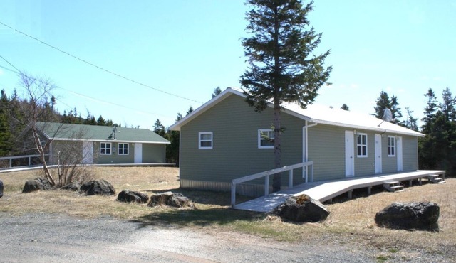 Crocker Cabins Unit 3 - offers a self‑contained efficiency unit in Gros Morne.