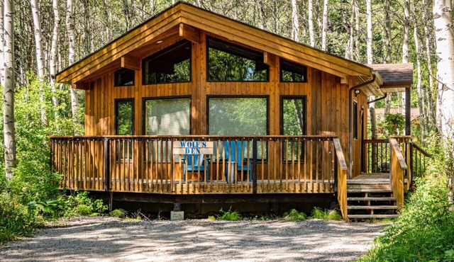 Crowsnest River Chalet - Wolf’s Den