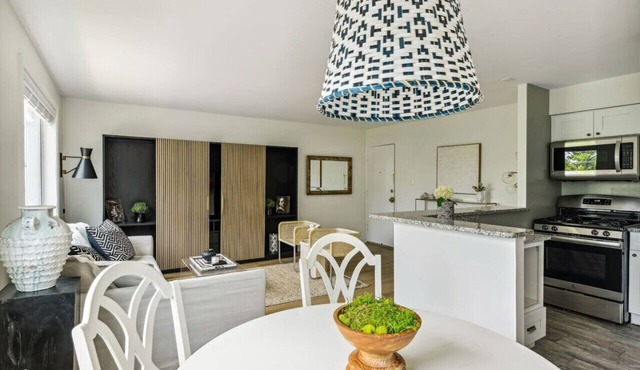 Crystal City Boutique Flats 2BR/Free Parking